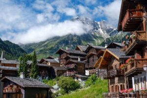 Top Countries with the Best Global Reputations in 2025: Canada and Switzerland Lead the Way