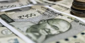 Feature and Cover Indian rupee tumbles to record low on conflict in Middle East Daily Sabah