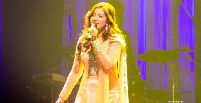 Feature and Cover Shreya Ghoshal says she felt like a misfit for Bipasha Basu's voice in Jaadu Hai Nasha Hai ‘I was 18 at that time’ Hindustan Times