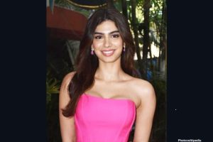 Photo Khushi Kapoor Shines as Showstopper for Aisha Rao's 'Inter Hana' Collection at Lakme Fashion Week