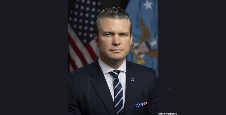 Photo Trump Shifts Blame for Iran War to Defense Secretary Pete Hegseth
