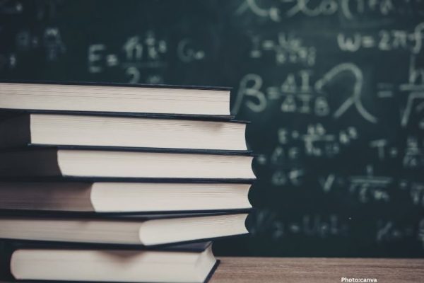 Photo U S Education System Faces Scrutiny Over Shift from Textbooks to Digital Learning Tools